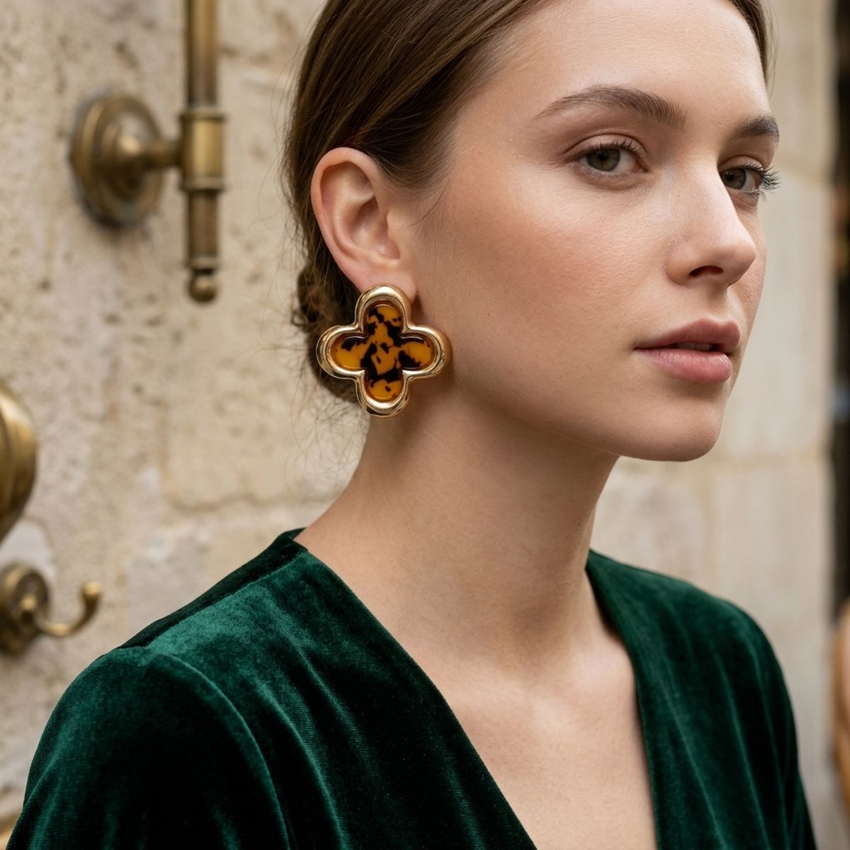 Stud Quatrefoil Brown Tortoiseshell Gold Earrings